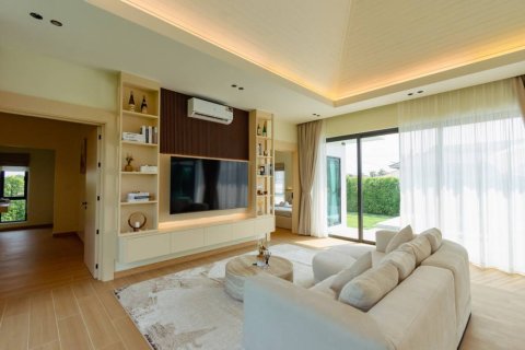 Villa in Pran Buri, Thailand 3 bedrooms № 176814 - photo 6
