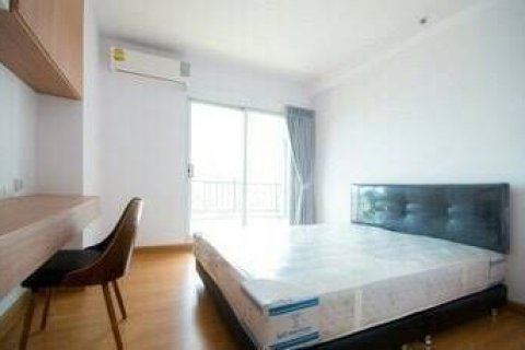 Condo in Huai Khwang, Bangkok, Thailand, 2 bedrooms  № 163582 - photo 4