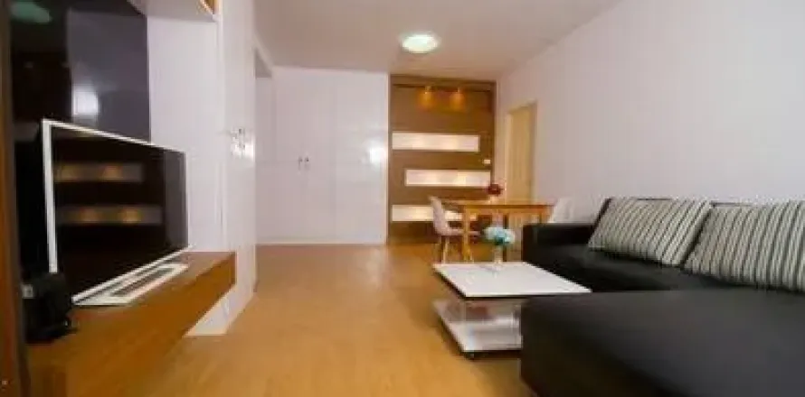 Condo in Huai Khwang, Bangkok, Thailand, 2 bedrooms  № 163582