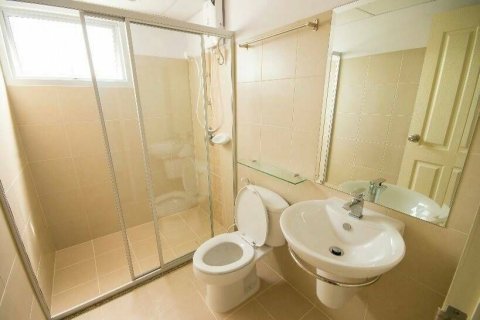 Condo in Huai Khwang, Bangkok, Thailand, 2 bedrooms  № 163582 - photo 9