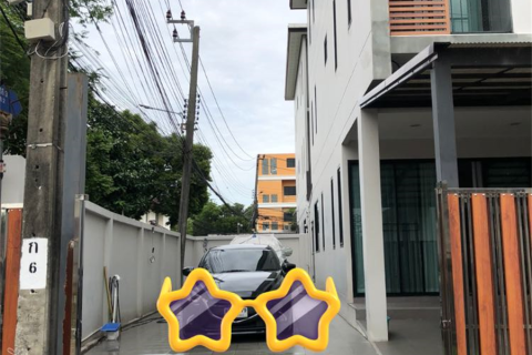 Townhouse in Bangkok, Thailand 4 bedrooms № 189602