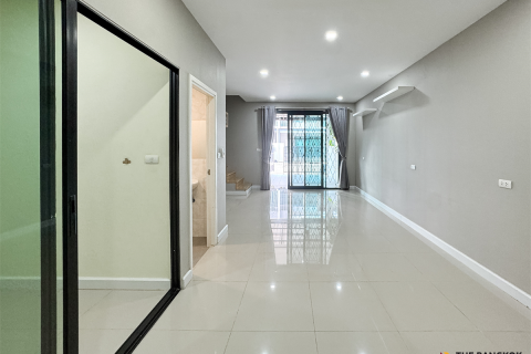 Townhouse à Bangkok, Thaïlande 4 chambres № 189597
