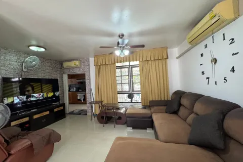 Casa de 3 dormitorios en Pattaya, Tailandia № 211639 - foto 11