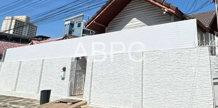 Casa de 3 dormitorios en Pattaya, Tailandia № 211639
