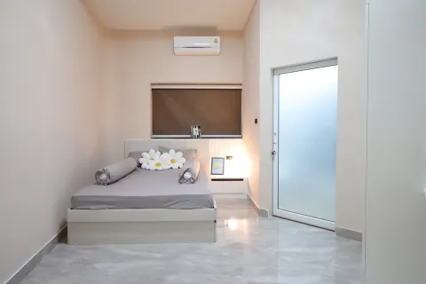 Casa de 7 dormitorios en Jomtien Beach, Pattaya, Tailandia № 211643 - foto 17