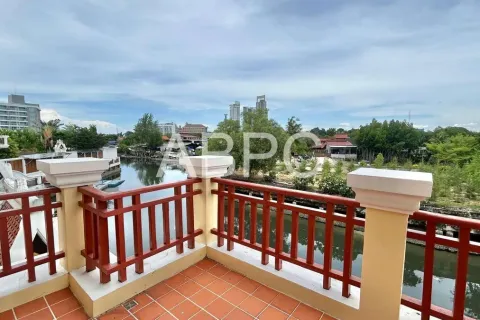 Casa de 4 dormitorios en Pattaya, Tailandia № 211644 - foto 8
