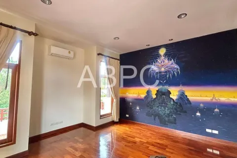 Casa de 4 dormitorios en Pattaya, Tailandia № 211644 - foto 16