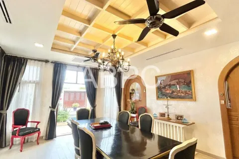 Casa de 4 dormitorios en Pattaya, Tailandia № 211644 - foto 6