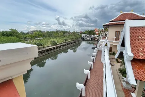 Casa de 4 dormitorios en Pattaya, Tailandia № 211644 - foto 17