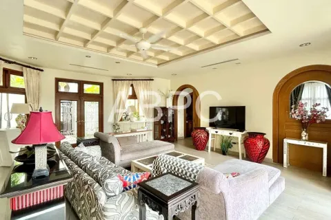 Casa de 4 dormitorios en Pattaya, Tailandia № 211644 - foto 5
