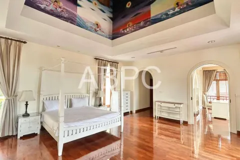 Casa de 4 dormitorios en Pattaya, Tailandia № 211644 - foto 12