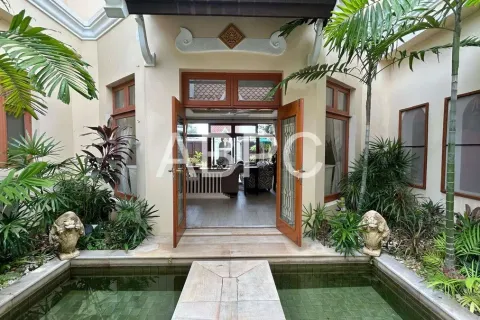 Casa de 4 dormitorios en Pattaya, Tailandia № 211644 - foto 10