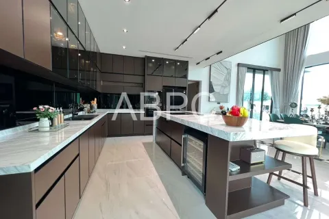 Casa de 5 dormitorios en Pattaya, Tailandia № 211638 - foto 6