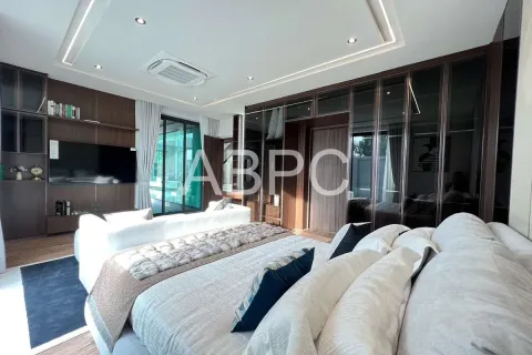 Casa de 5 dormitorios en Pattaya, Tailandia № 211638 - foto 18
