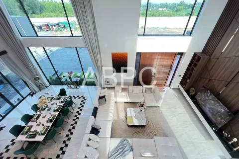 Casa de 5 dormitorios en Pattaya, Tailandia № 211638 - foto 11