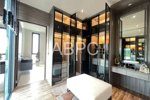 Casa de 5 dormitorios en Pattaya, Tailandia № 211638 - foto 17