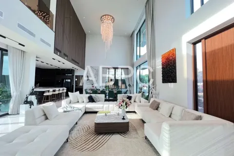 Casa de 5 dormitorios en Pattaya, Tailandia № 211638 - foto 3