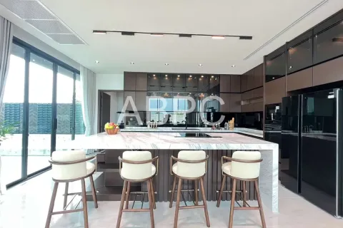 Casa de 5 dormitorios en Pattaya, Tailandia № 211638 - foto 7