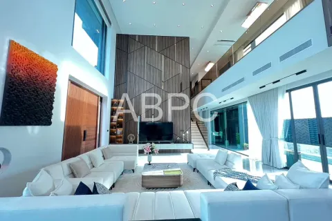 Casa de 5 dormitorios en Pattaya, Tailandia № 211638 - foto 4