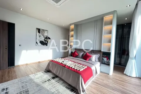 Casa de 5 dormitorios en Pattaya, Tailandia № 211638 - foto 15
