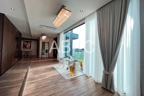 Casa de 5 dormitorios en Pattaya, Tailandia № 211638 - foto 12