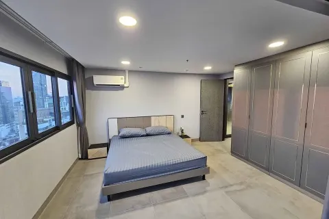 Condo in Khlong Toei, Bangkok, Thailand, 3 bedrooms  № 159685 - photo 13