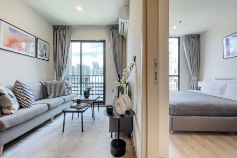 Condo à Huai Khwang, Bangkok, Thaïlande, 2 chambres  № 152652 - photo 1