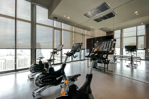 Condo à Huai Khwang, Bangkok, Thaïlande, 2 chambres  № 152652 - photo 17