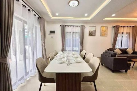 House in Pattaya, Thailand 5 bedrooms № 152653 - photo 8