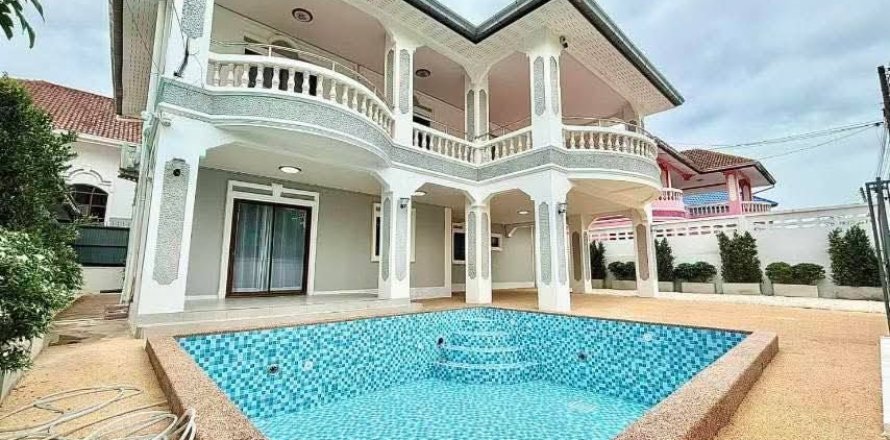 House in Pattaya, Thailand 5 bedrooms № 152653