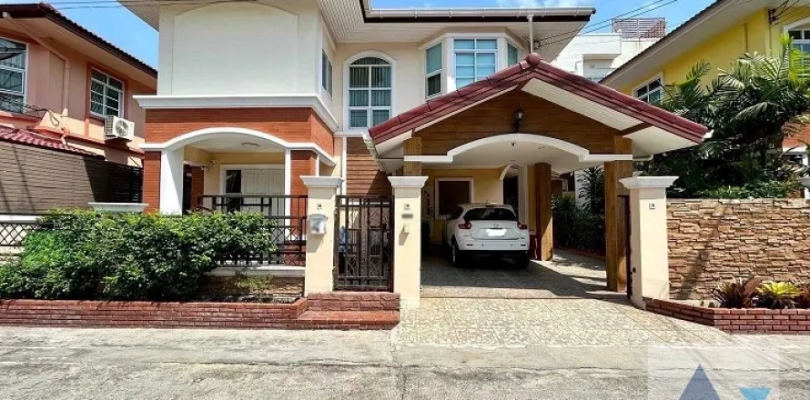 Haus in Phra Khanong, Bangkok, Thailand 3 Schlafzimmer № 216772