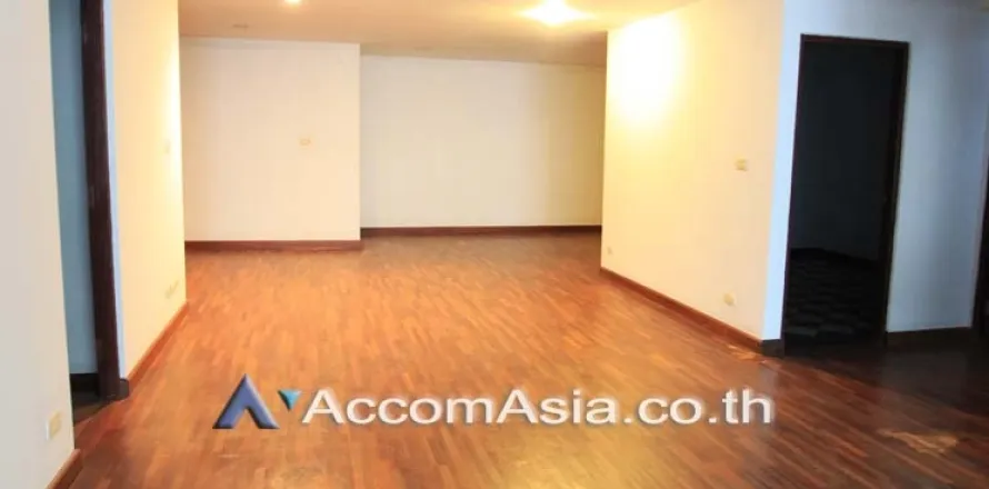 Duplex in Watthana, Bangkok, Thailand 4 Schlafzimmer № 216771