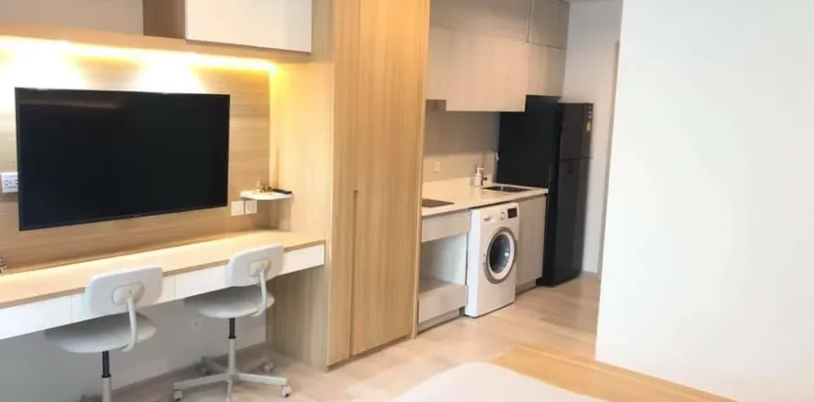 Studio in the Condo in Pathum Wan, Bangkok, Thailand  № 158466