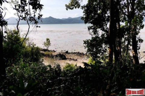 Studio in Phang Nga, Thailand № 193785