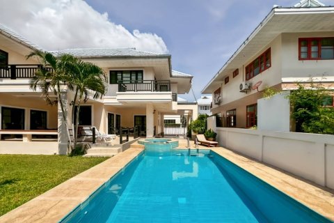 Villa in Hua Hin, Thailand 4 bedrooms № 162898 - photo 2