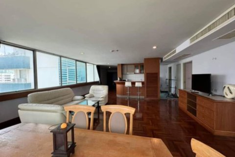 Condo in Bangkok, Thailand, 2 bedrooms  № 162893 - photo 3
