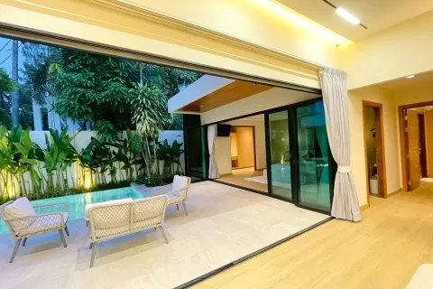 Villa in Phuket, Thailand 3 bedrooms № 179093 - photo 6