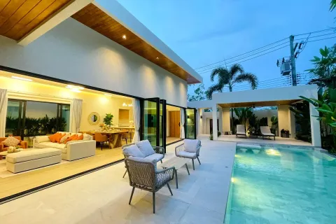 Villa in Phuket, Thailand 3 bedrooms № 179093 - photo 5