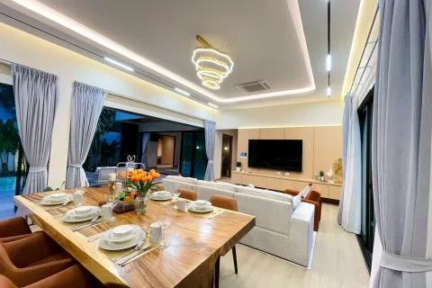 Villa in Phuket, Thailand 3 bedrooms № 179093 - photo 9