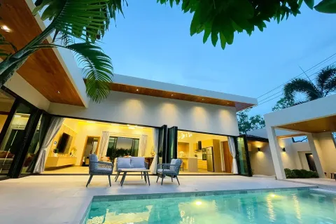 Villa in Phuket, Thailand 3 bedrooms № 179093 - photo 2