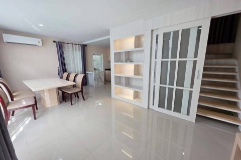 House in Bang Phli Yai, Thailand 3 bedrooms № 151337 - photo 5
