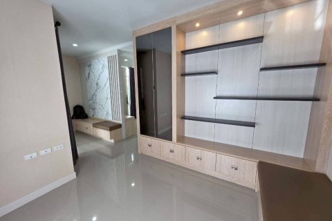 House in Bang Phli Yai, Thailand 3 bedrooms № 151337 - photo 3