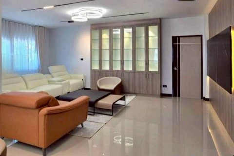 Дом в Паттайе, Таиланд с 5 спальнями  № 150883 - фото 3