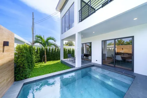 House in Pattaya, Thailand 4 bedrooms № 211371
