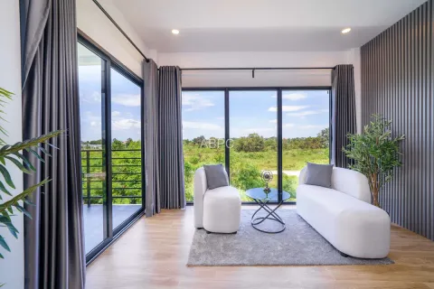 Casa de 4 dormitorios en Pattaya, Tailandia № 211371 - foto 4