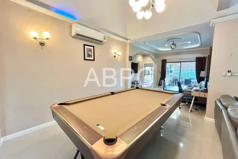 Casa de 3 dormitorios en Pattaya, Tailandia № 211367 - foto 11