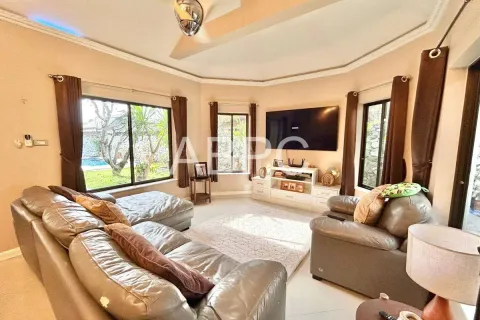 Casa de 3 dormitorios en Pattaya, Tailandia № 211367 - foto 5