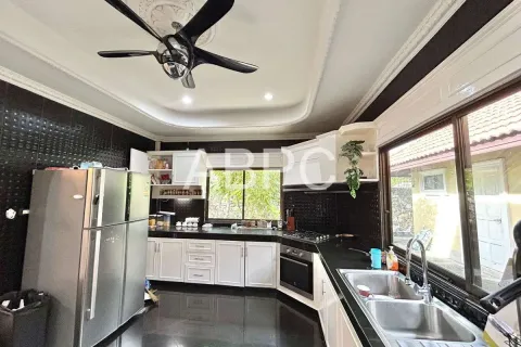 Casa de 3 dormitorios en Pattaya, Tailandia № 211367 - foto 16