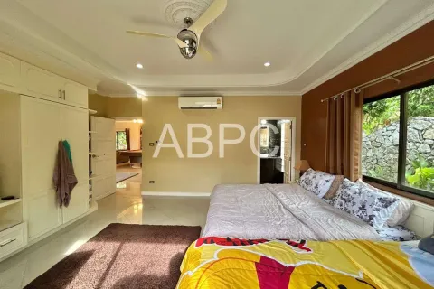 Casa de 3 dormitorios en Pattaya, Tailandia № 211367 - foto 14