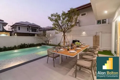 Casa de 7 dormitorios en Pattaya, Tailandia № 211370 - foto 15
